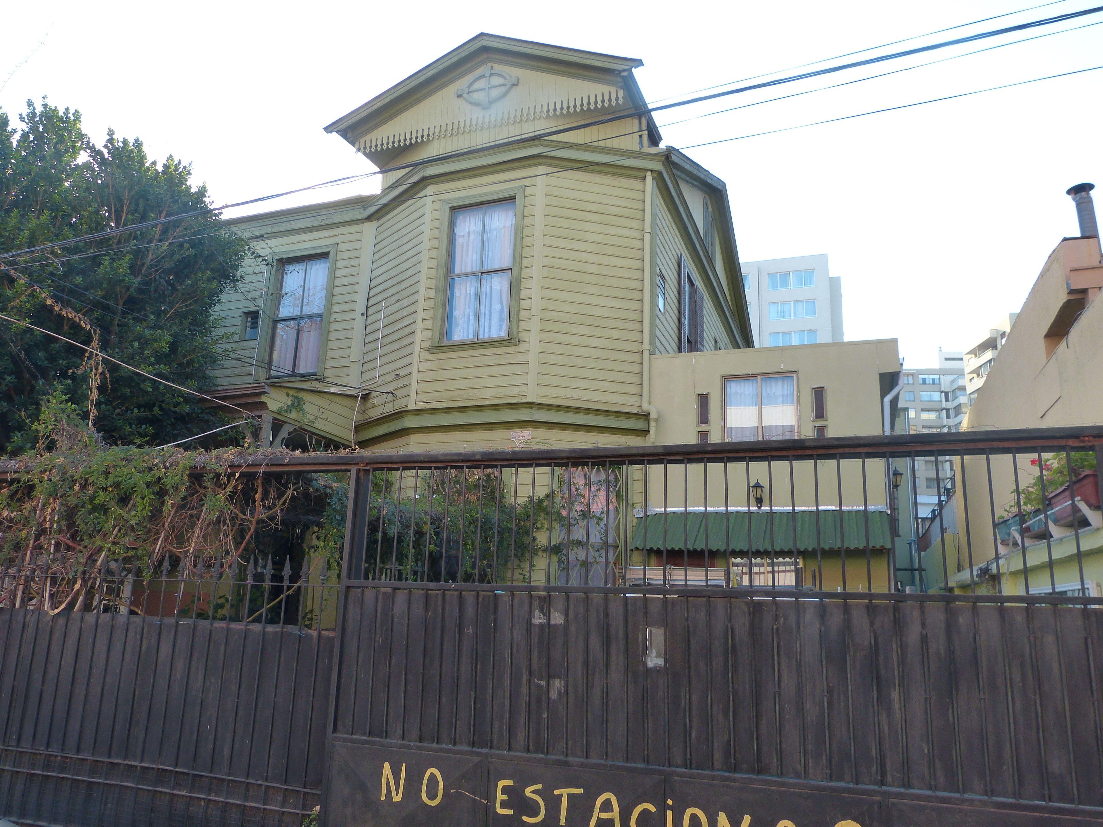 Hostal Residencia Blest Gana — Photos 1